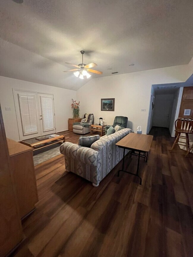 Foto del edificio - FULLY FURISHED MID TERM LEASE