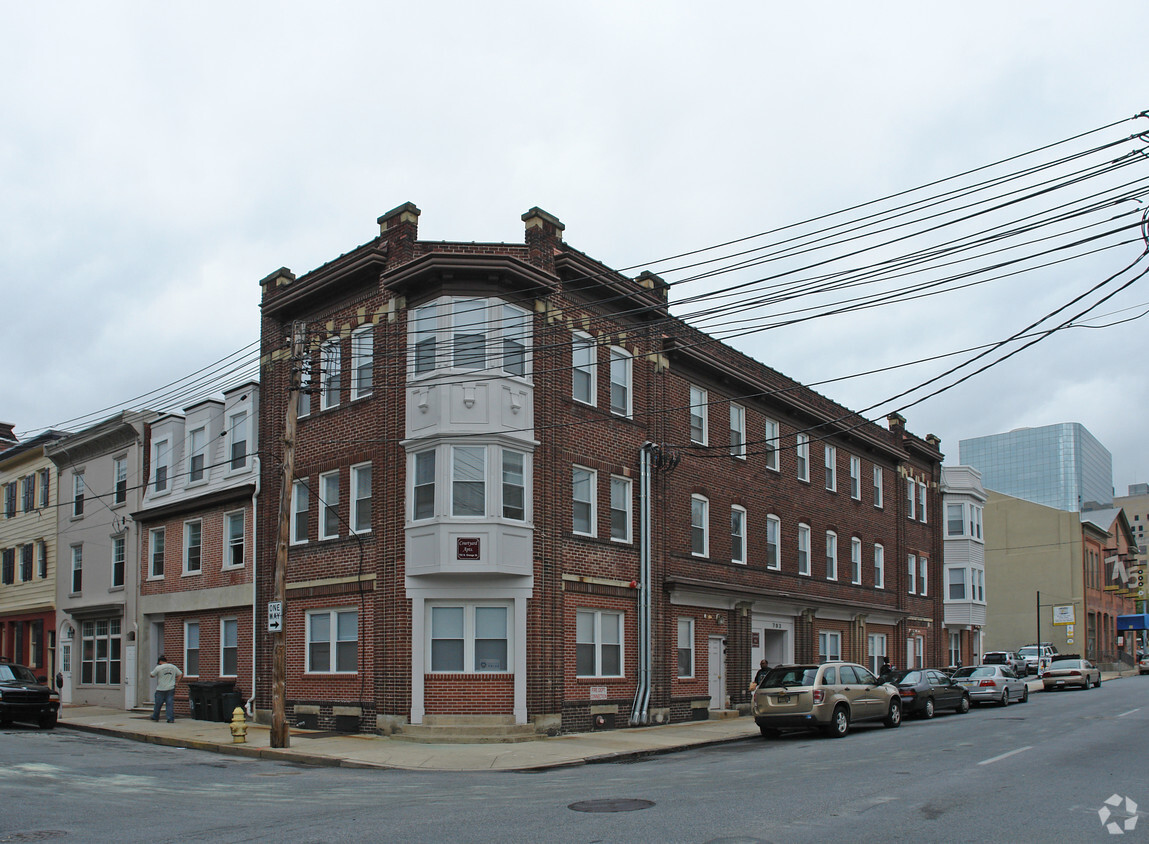 Primary Photo - Courtyard Apartments