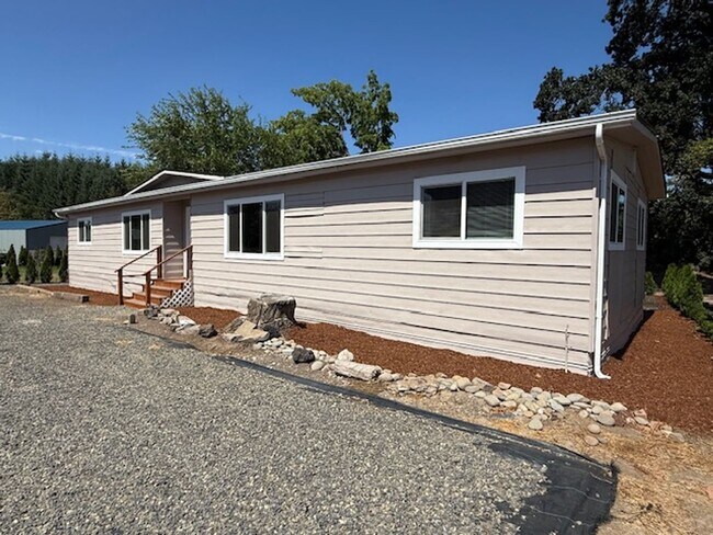 Foto del edificio - MF Home 3 Bedroom 2 Bath Dayton OR