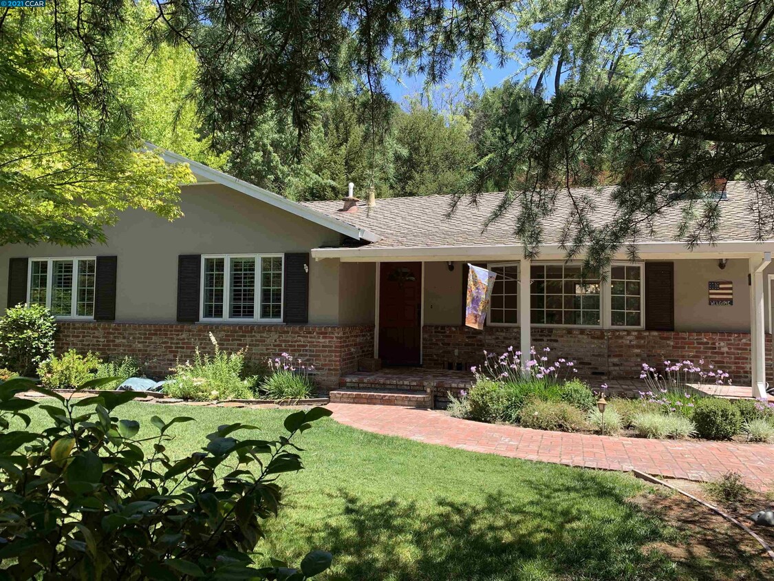 Foto principal - 237 Overhill Rd