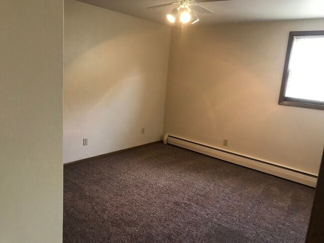 Foto del edificio - Forestview 1 Bedroom Lower Unit