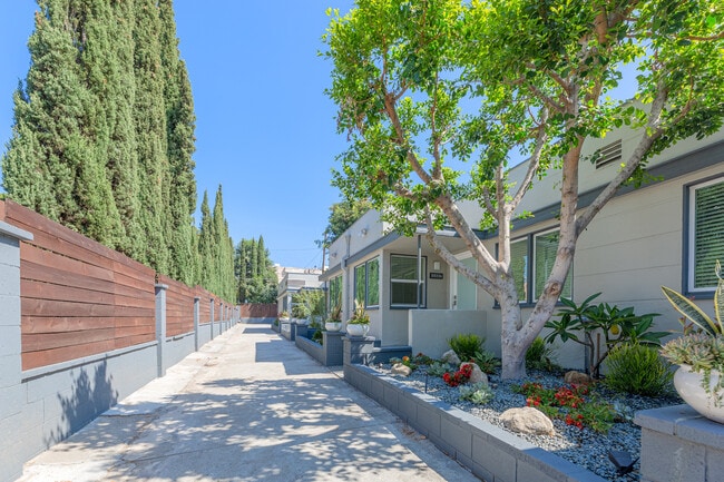 Building Photo - 5525 York Blvd