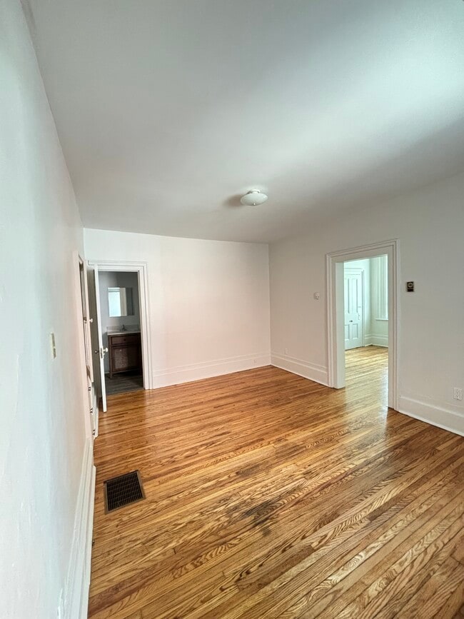 Building Photo - 138 Paisley St
