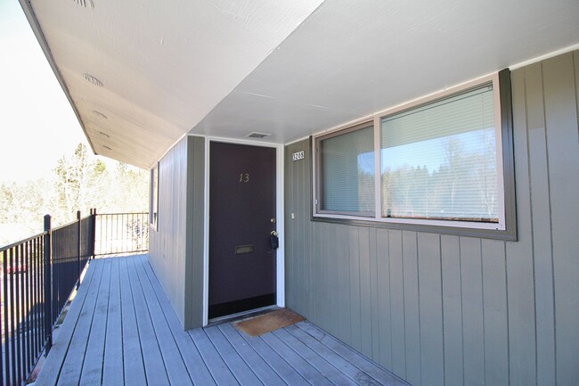 Building Photo - 3200-3236 SW Marigold St