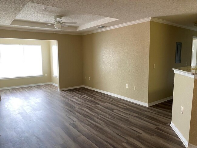 Foto del edificio - 18001 Richmond Pl Dr