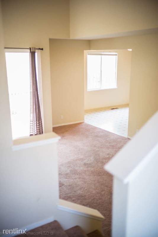 Building Photo - 3 br, 2.5 bath Townhome - 520 Ridge Avenue
