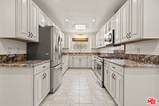 Foto del edificio - 4530 Bakman Ave