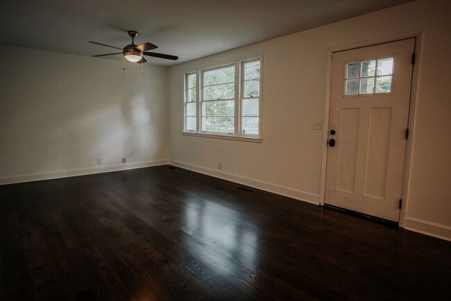 Foto del edificio - 1100 Grandview Dr