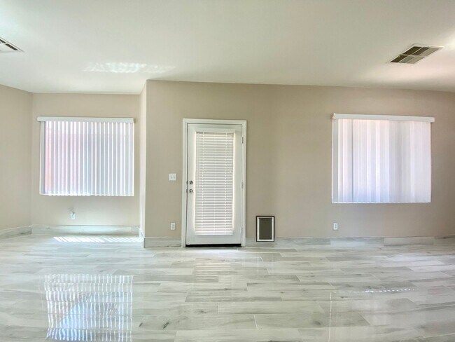 Building Photo - Nice 2-story single-family house with 3 Bedrooms, 2.5 Bathrooms