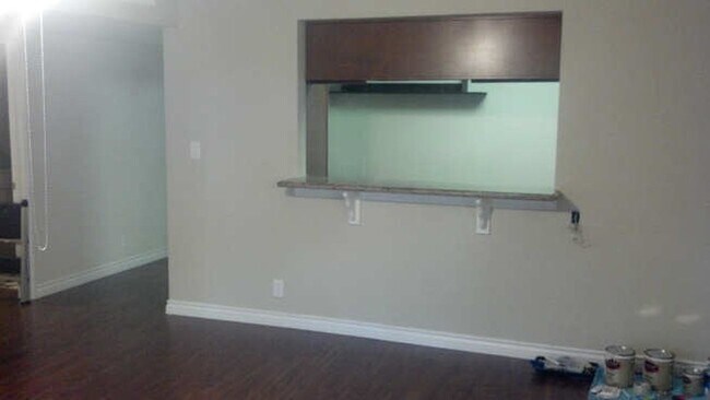 Pass-through Seating Bar - 1349 Shadow Ln