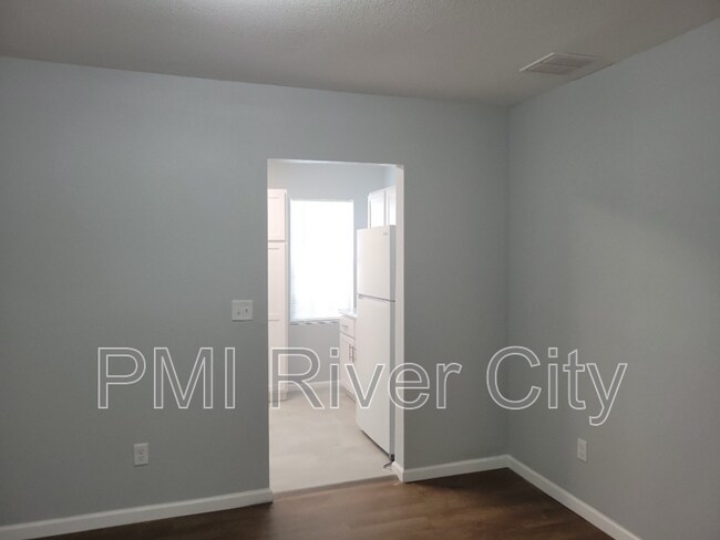 Foto del edificio - 1356 River Hills Cir E