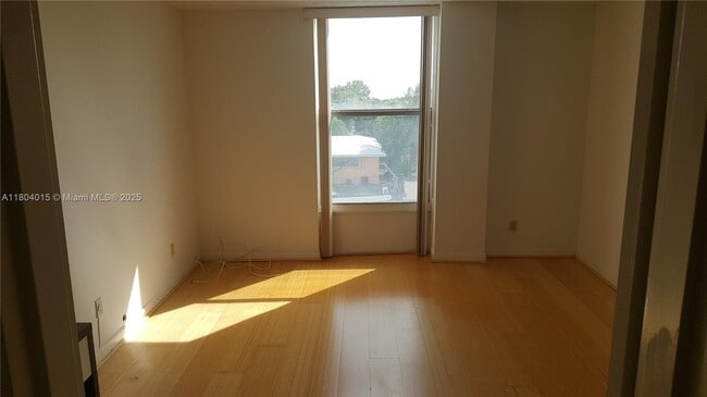 Building Photo - 2020 NE 135th St