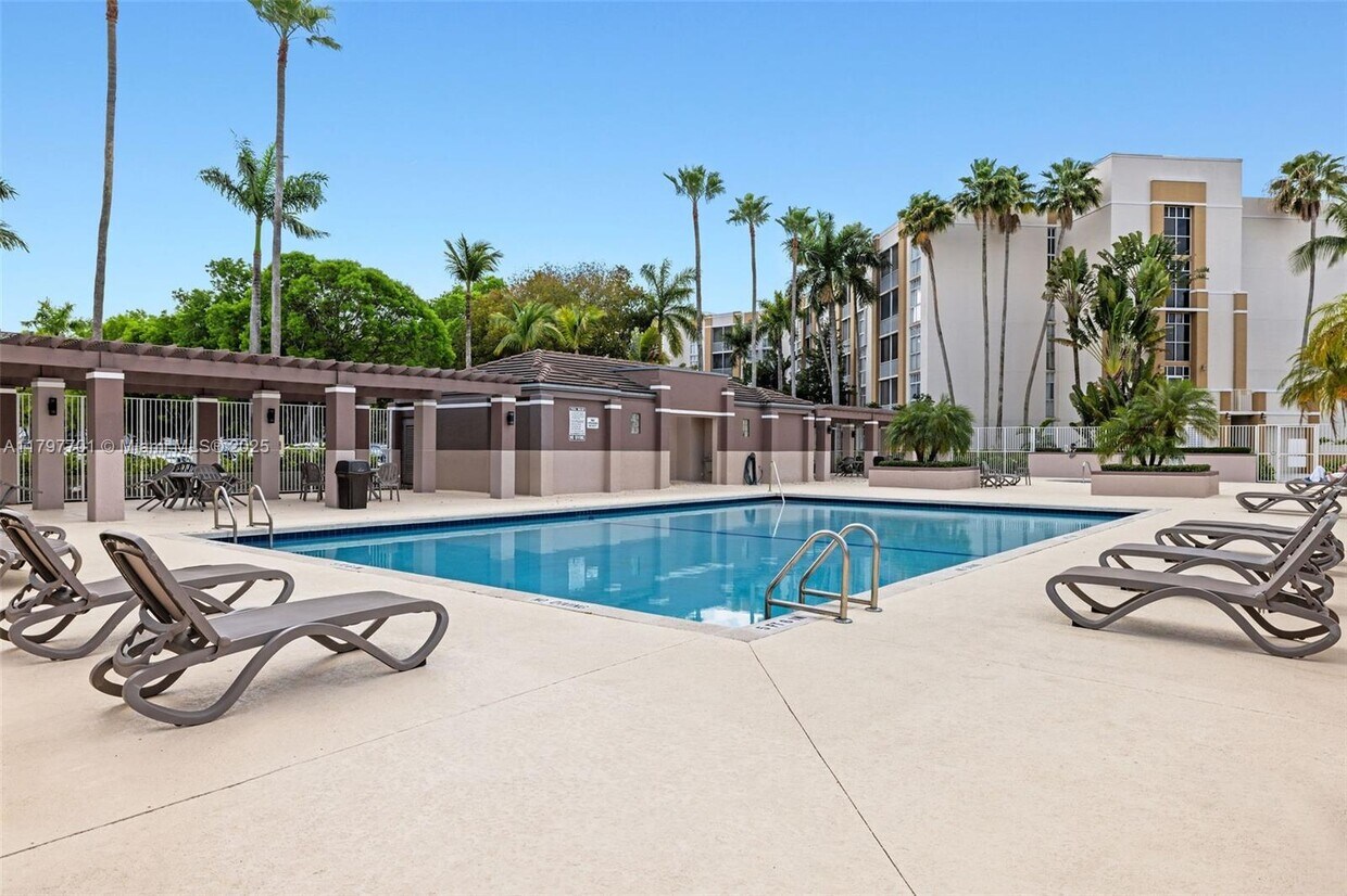 Foto principal - 9755 NW 52nd St