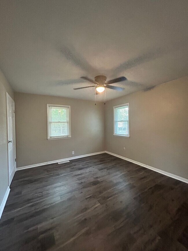 Building Photo - Newly Renovated 2 Bedroom House