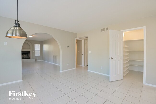 Building Photo - 11461 N Quicksilver Trail