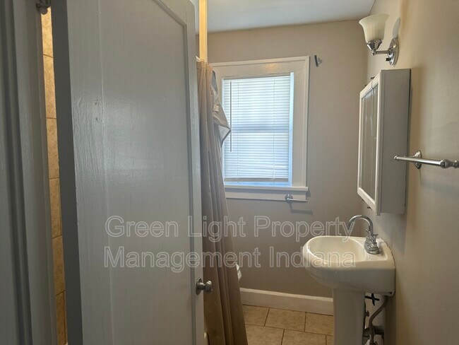 Foto del edificio - 1703 Johnson Ave