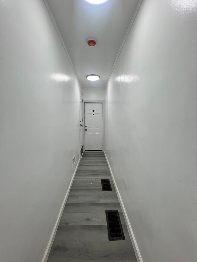 Foto del edificio - 22 1/2 Seward Ave