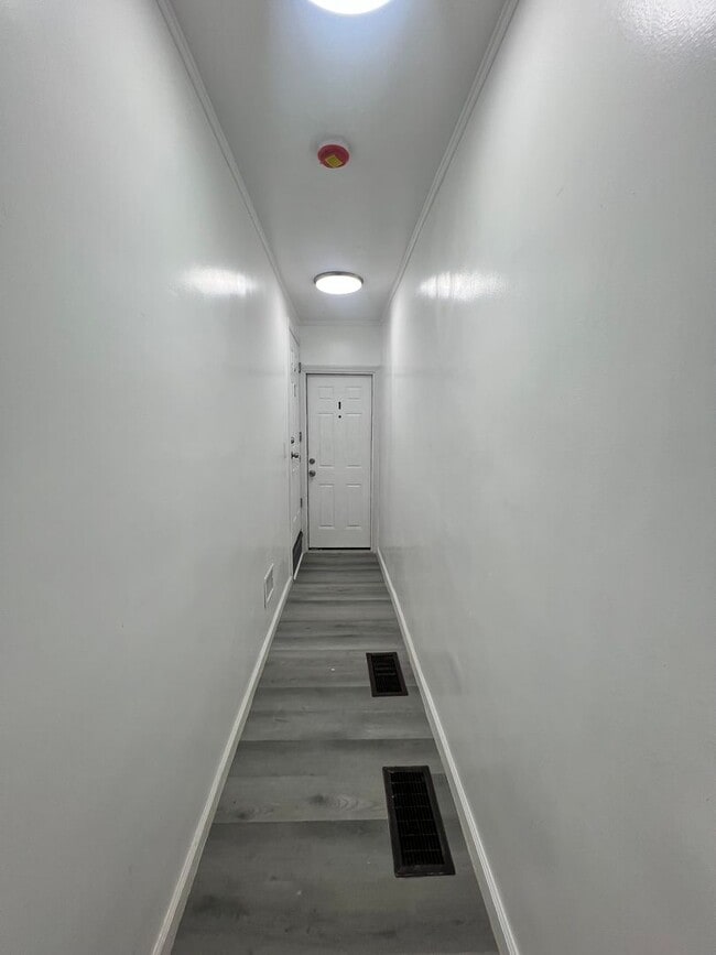 Building Photo - 22 1/2 Seward Ave