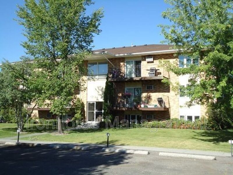 Primary Photo - 809 W Villard St