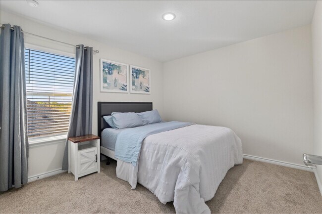 Foto del edificio - 8129 Trudy Ln