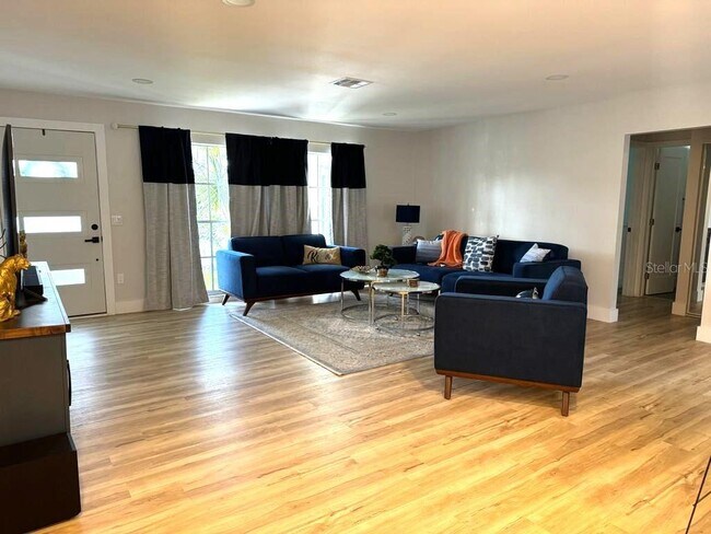 Foto del edificio - 6442 Fabian Rd