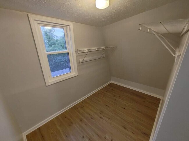 Closet - 1427 Winchester Ave