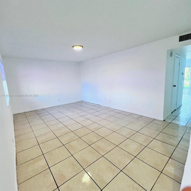 Foto del edificio - 5721 Blueberry Ct