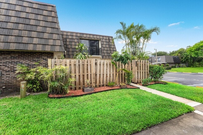 Foto del edificio - 1534 Forest Lakes Cir