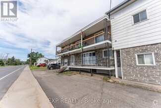 Building Photo - 261-261 Longueuil St