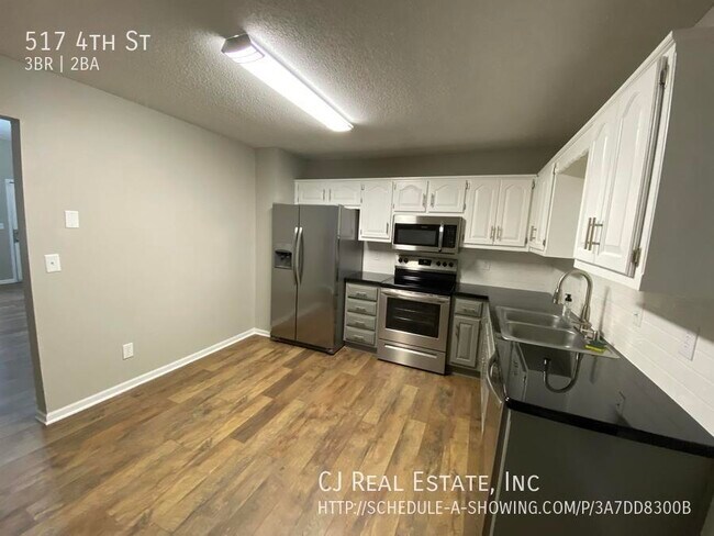 Building Photo - 517 4th St