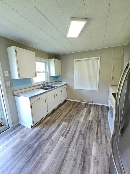 Foto del edificio - 28243 W Fox River Rd