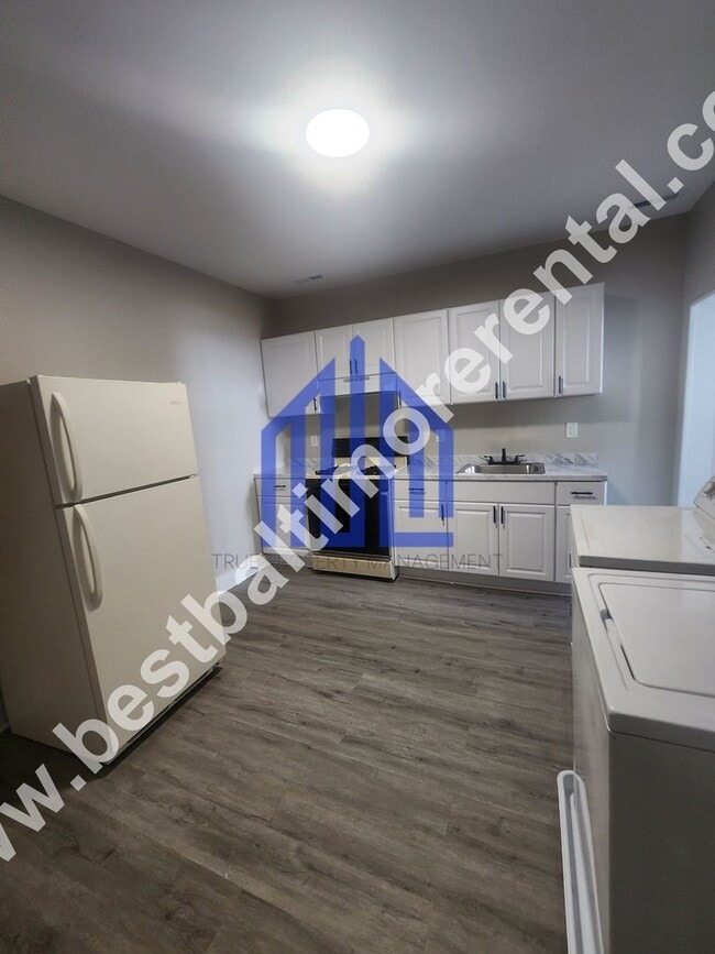 Building Photo - Spacious 4 Bedroom 2.5 Bath House in West ...