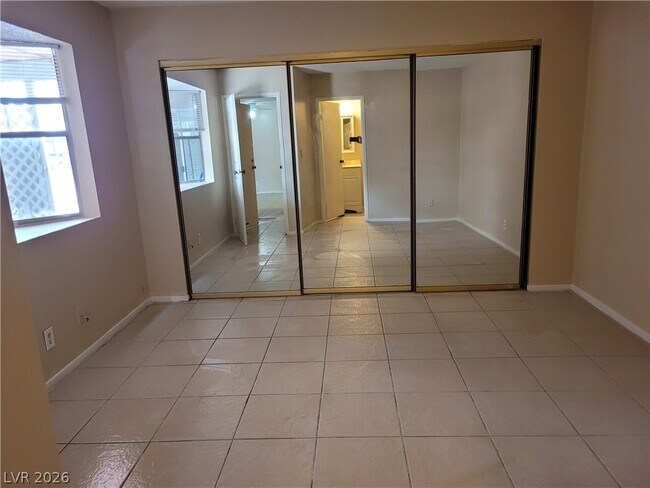 Foto del edificio - 429 N Lamb Blvd