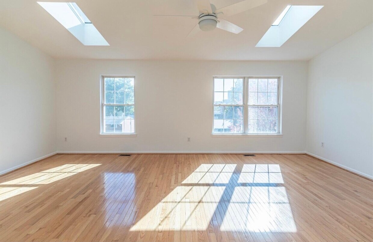 Primary Photo - 1177 Freesia Ct