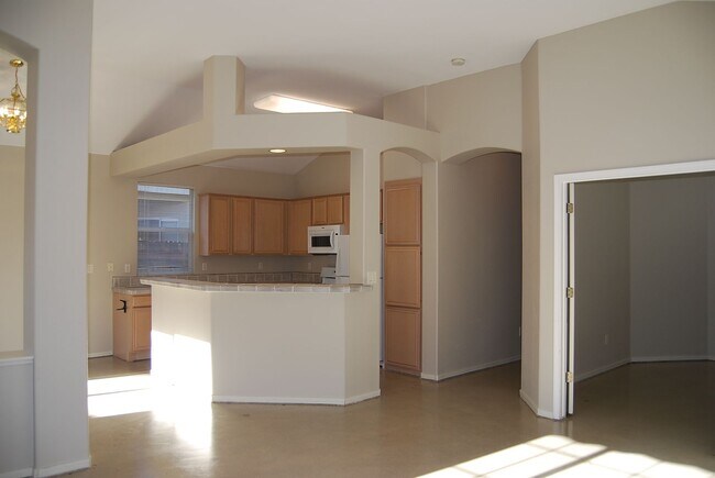 Building Photo - Single-Level Patio Home in Gated South Mea...