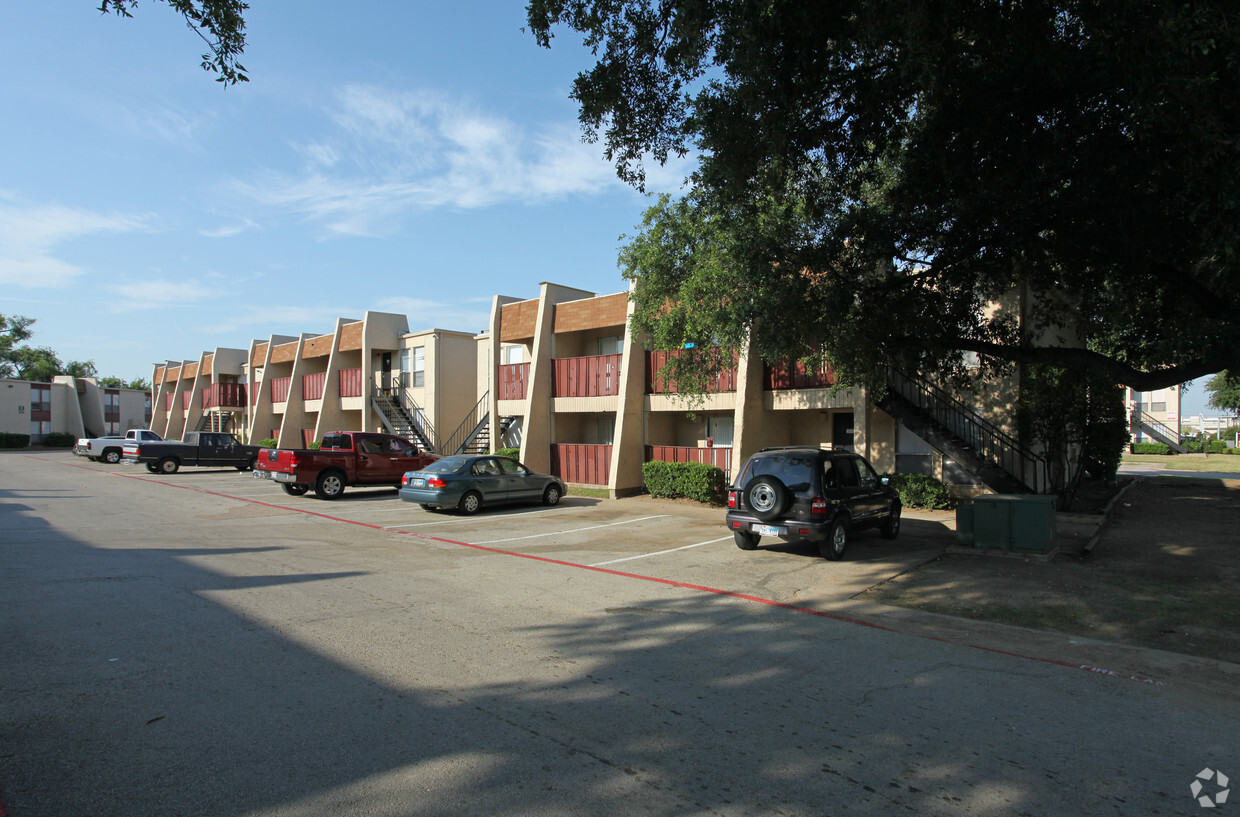 Building Photo - Crosby Creek