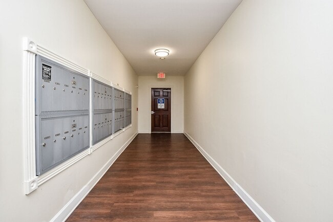 Building Photo - Post Oak Apartment Ready for Quick Move in!