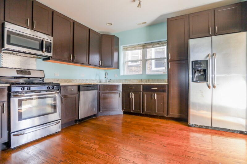 Foto principal - 2043 W Arthur Ave