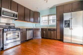 Building Photo - 2043 W Arthur Ave