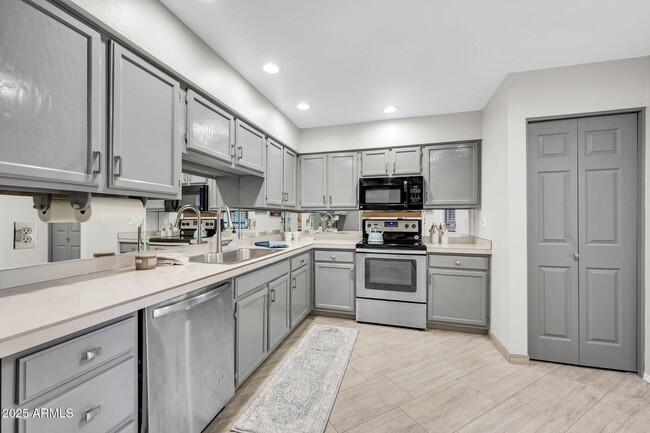 Building Photo - 9115 E Purdue Ave