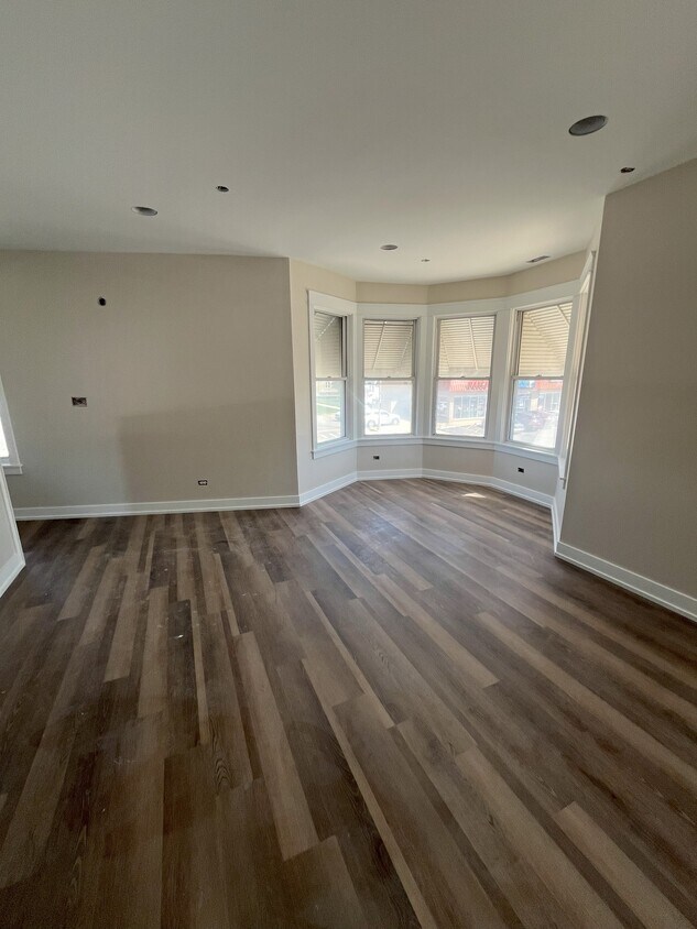 Living Room - 2100 W Lake St