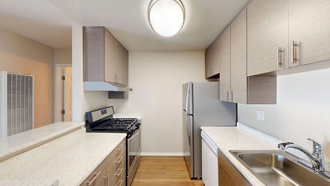 Interior Photo - Huntington Vista