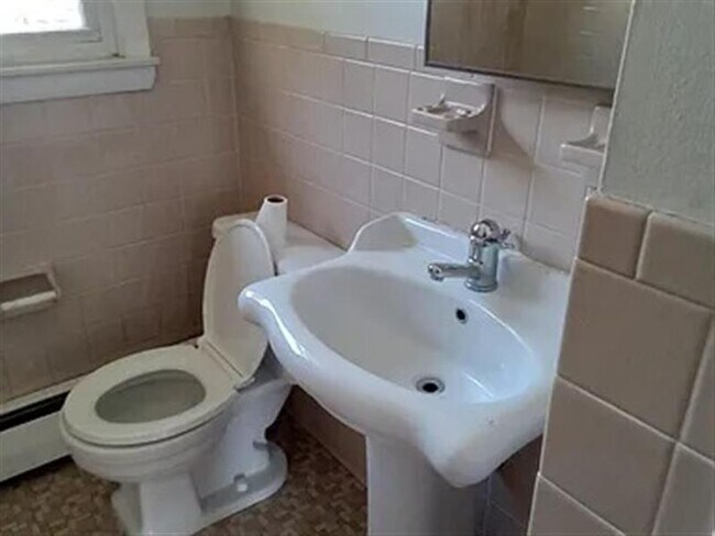 Building Photo - 132 Carleton