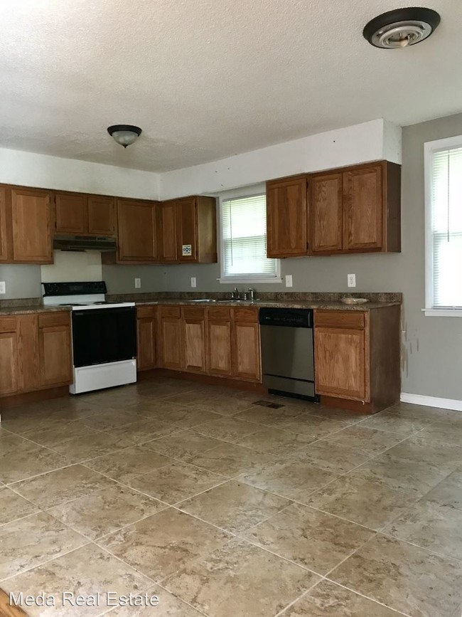 Building Photo - 3 br, 2 bath House - 38 Trimble St