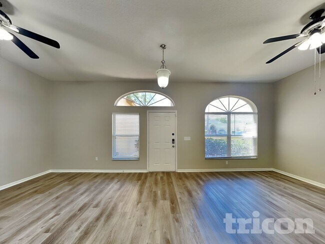 Building Photo - 1810 Cattleman Dr