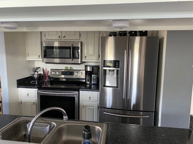 Building Photo - 206 Primrose Ln