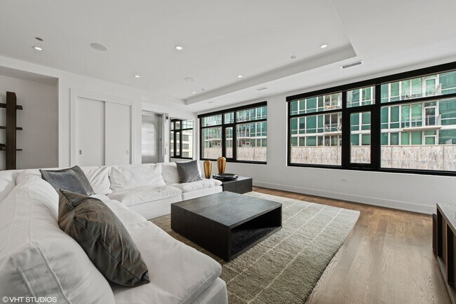 Foto del edificio - 668 N Kingsbury St
