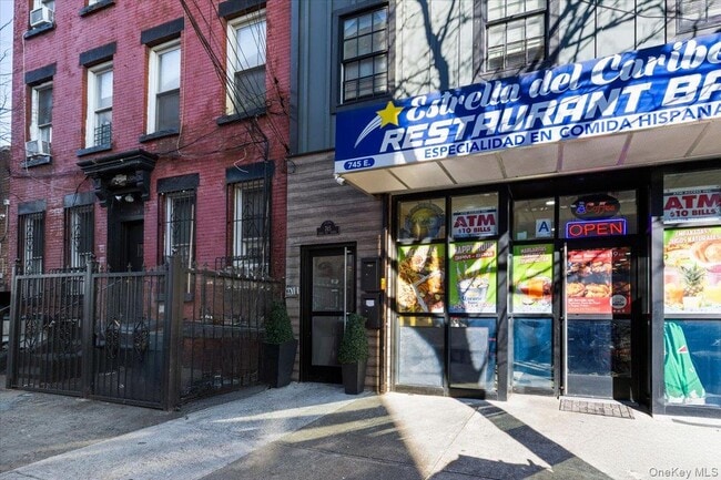 Foto del edificio - 745 E 136th St