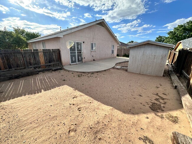 Foto del edificio - Coming Soon! 3 Bedroom 2 Bathroom with 2 Car Garage