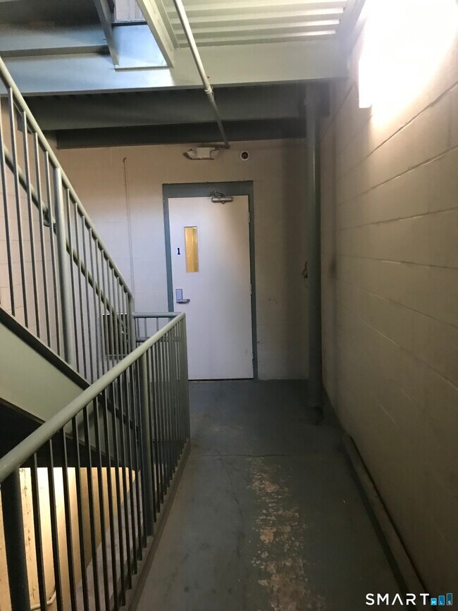 Foto del edificio - 740 Mix Ave